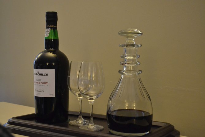 Porto: Port and Douro Wine Walking Tour With 9 Wine Tastings - Small Lodges vs Big Names: Why This Mix Works