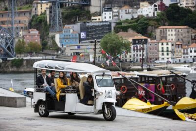 Porto: Private Sightseeing Tour by Electric Tuk Tuk - Fontaínhas: the start that sets the tone