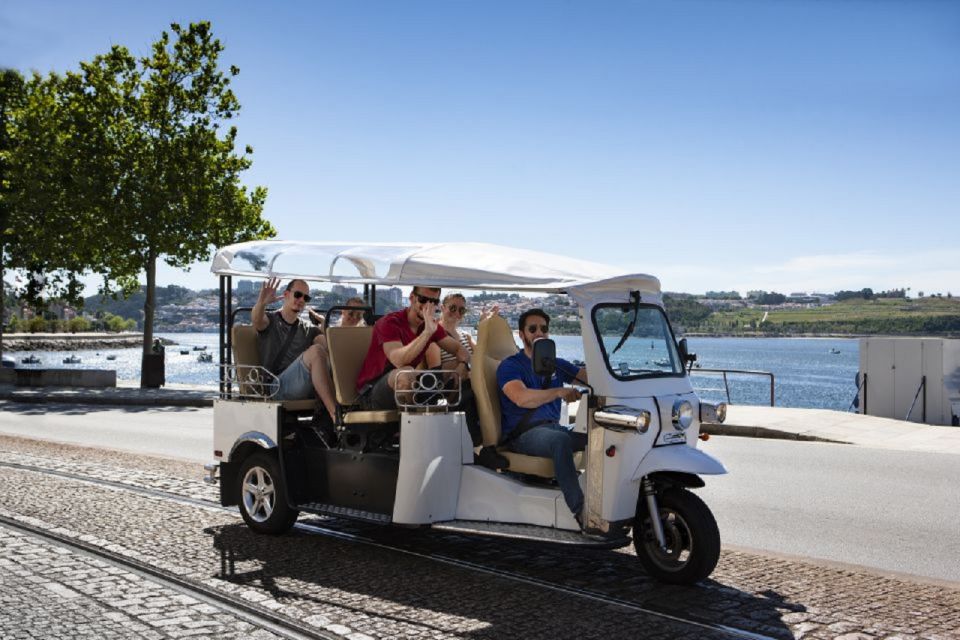 Porto: Private Sightseeing Tour by Electric Tuk Tuk - Palácio da Bolsa and Sé: the story tightens