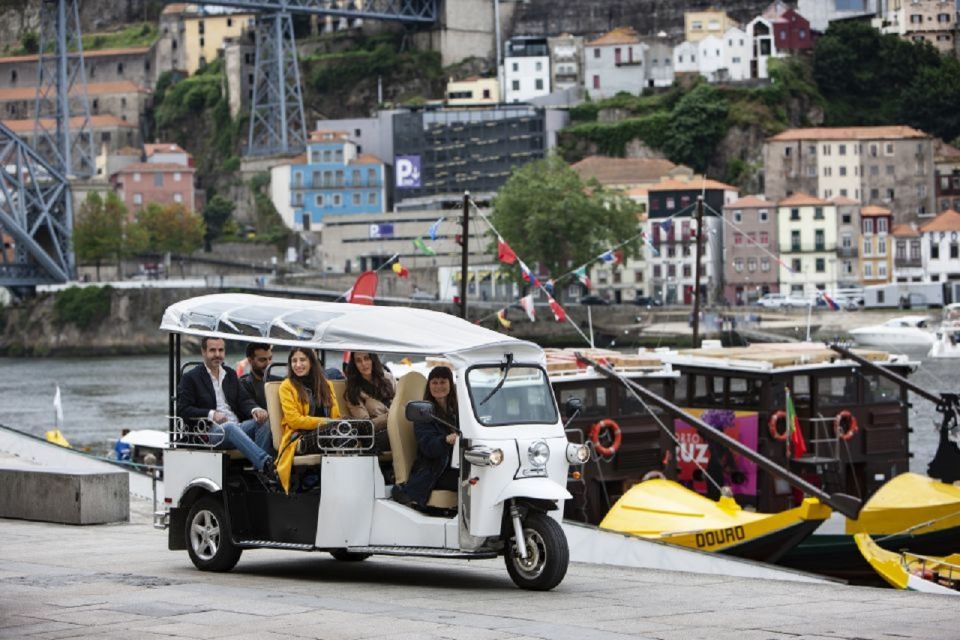 Porto: Private Sightseeing Tour by Electric Tuk Tuk - Fontaínhas: the start that sets the tone