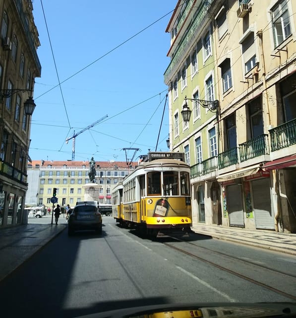 Porto Private Tour 2H - Clérigos Tower and São Bento Station: The Quick Culture Punch