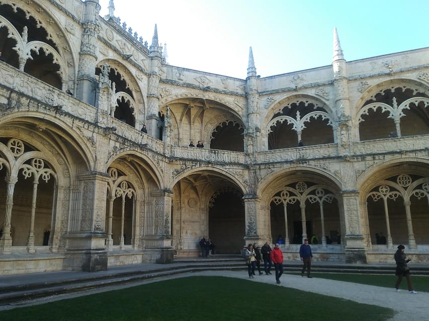 Porto Private Tour 2H - Dom Luís I Bridge: Where Porto Meets Gaia in One Walk-by