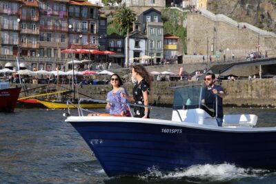 Porto: Private tour in the Douro (1 to 4 people) on a boat just for you - Board the boat: welcome drinks, comfort, and your own pace