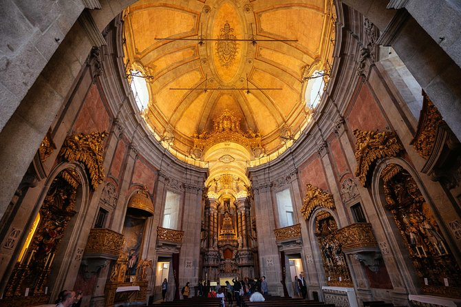 Porto PRIVATE TOUR With Locals: Highlights & Hidden Gems - The included drink or snack: a small break that keeps the tour human