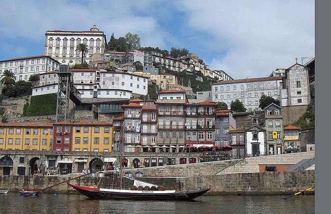 Porto: Private Yacht Cruise with Local Wine, Snacks and 6 Bridges - Key things to know before you book