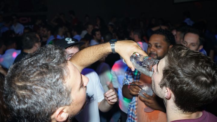 Porto: Pub Crawl with 6 Drinks and VIP Club Entry - Who This Porto Pub Crawl Fits Best