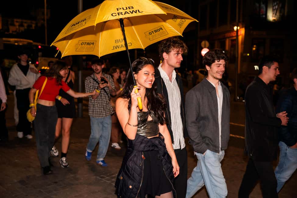 Porto: Pub Crawl with 7 Drinks, Games, and VIP Club Entry - Logistics that keep the night from feeling chaotic