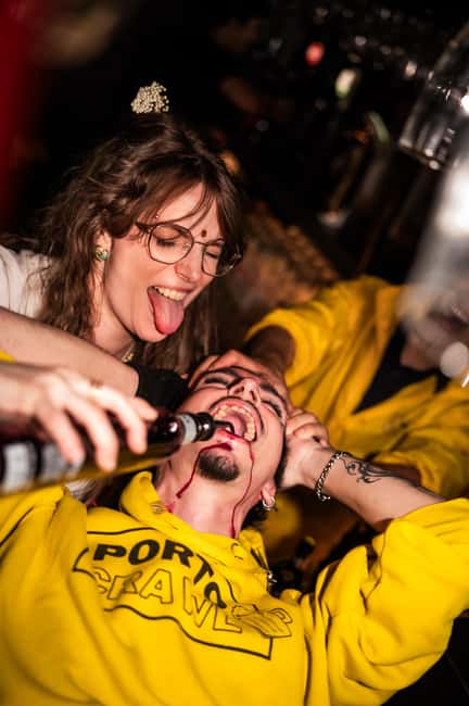 Porto: Pub Crawl with 7 Drinks, Games, and VIP Club Entry - Rua da Galeria de Paris: where the social games really take off