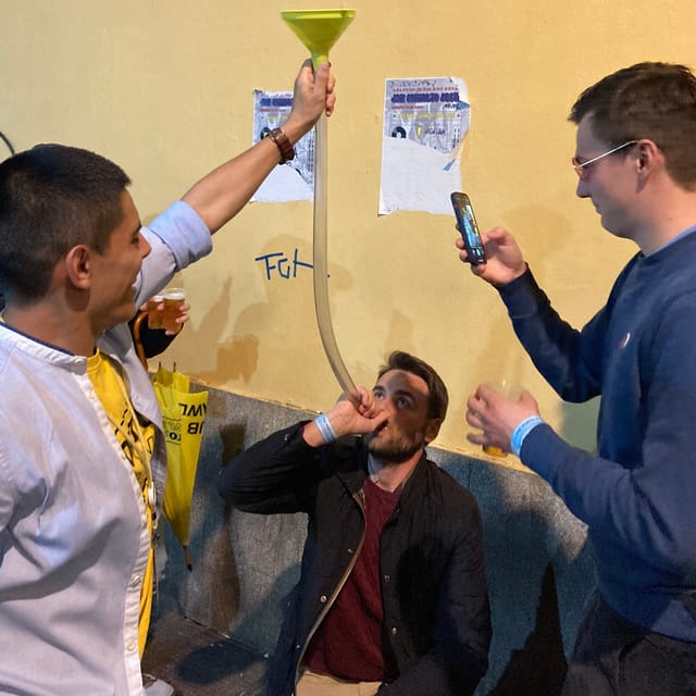 Porto: Pub Crawl with 7 Drinks, Games, and VIP Club Entry - Rua de Cândido dos Reis: a shorter stop that keeps momentum