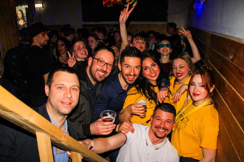 Porto: Pub Crawl with 7 Drinks, Games, and VIP Club Entry - Four bar stops plus VIP club entry: the best use of your night