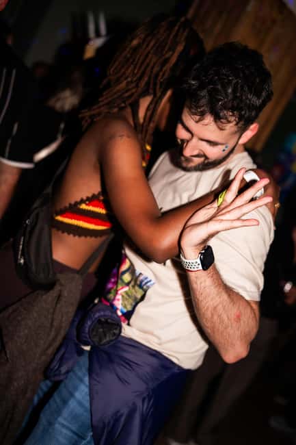 Porto: Pub Crawl with 7 Drinks, Games, and VIP Club Entry - Drinking games and the solo-traveler advantage