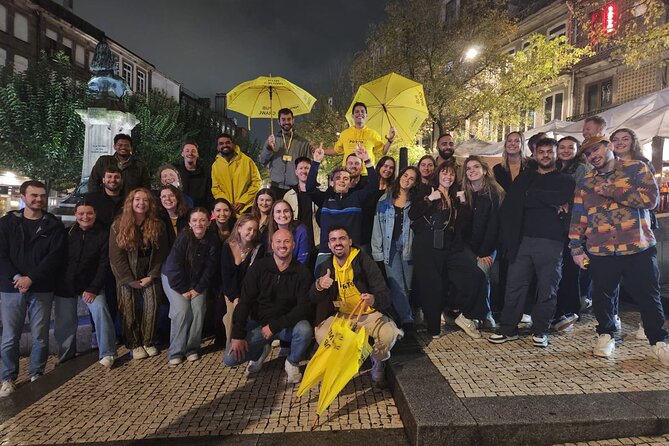 Porto Pubcrawl: 5h,7 Drinks,4 bars &Skip the line Club Entry - Rua da Galeria de Paris: two clubish bars and a smooth warm-up