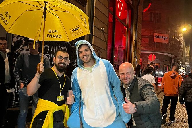 Porto Pubcrawl: 5h,7 Drinks,4 bars &Skip the line Club Entry - Largo de Alberto Pimentel: where the ice gets broken
