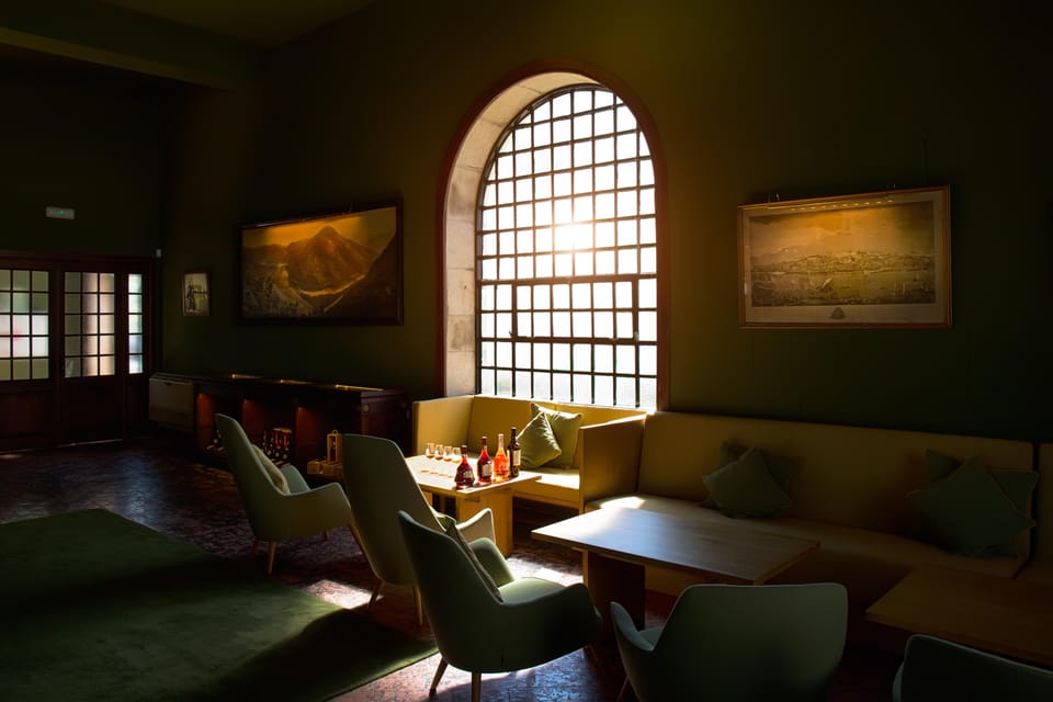 Porto: Royal Oporto Tour na Real Companhia Velha - Quick Hits