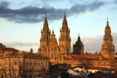 Porto: Santiago de Compostela and Valença do Minho Day Trip - Crossing into pilgrim-land in Santiago de Compostela