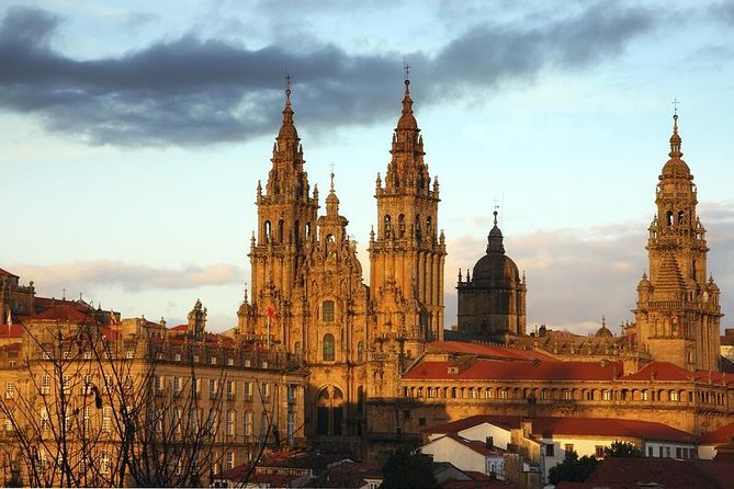 Porto: Santiago de Compostela and Valença do Minho Day Trip - Crossing into pilgrim-land in Santiago de Compostela
