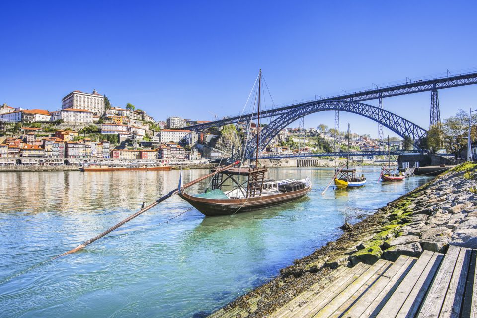 Porto: Six Bridges Cruise - Getting on board in Vila Nova de Gaia (Av. de Diogo Leite 408)