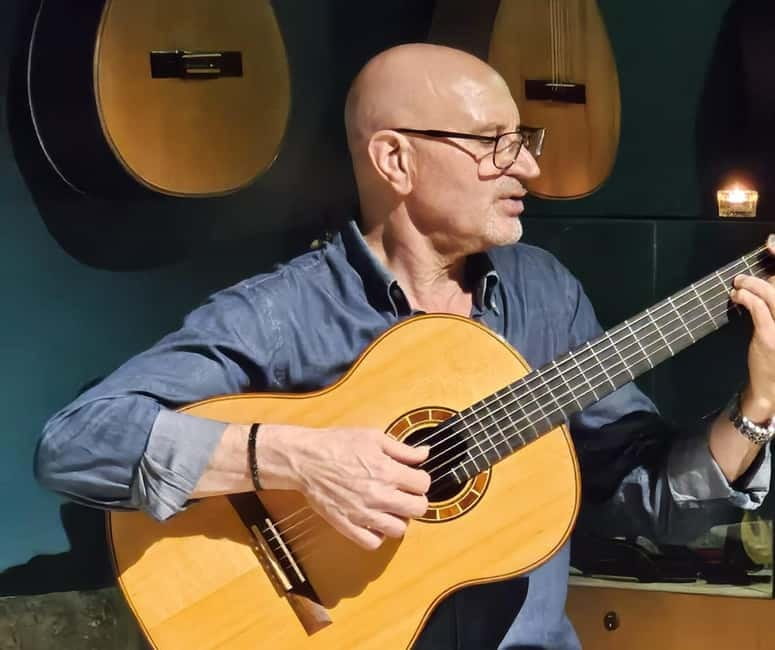 Porto: Traditional Fado Show at Sao Bento with Port Wine - What happens during the 1-hour traditional Fado show