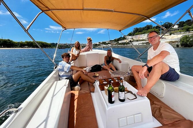 Porto:Douro River boat tour under the 6 bridges - Private group size: why you feel like you are part of it