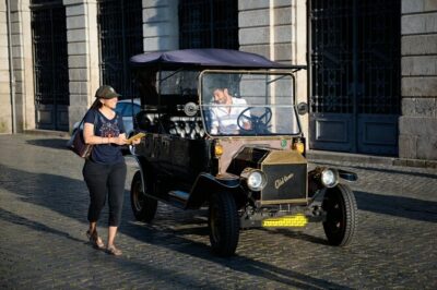 Porto:Private Tour of the Historic City in a Classic Ford T - Getting oriented: Cathedral, Lello, and the Porto center in one sweep