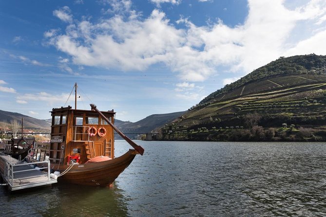 Private Douro Valley Wine Tour: 2 Wine Estates, Lunch and Cruise - Dining, tastings, and how to get the most from the day