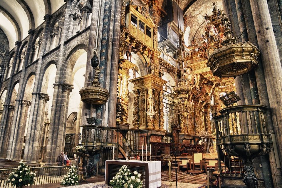 Santiago de Compostela Full-Day Tour From Porto - Valença do Minho on the border: fortress walls, two towers, and quick shopping
